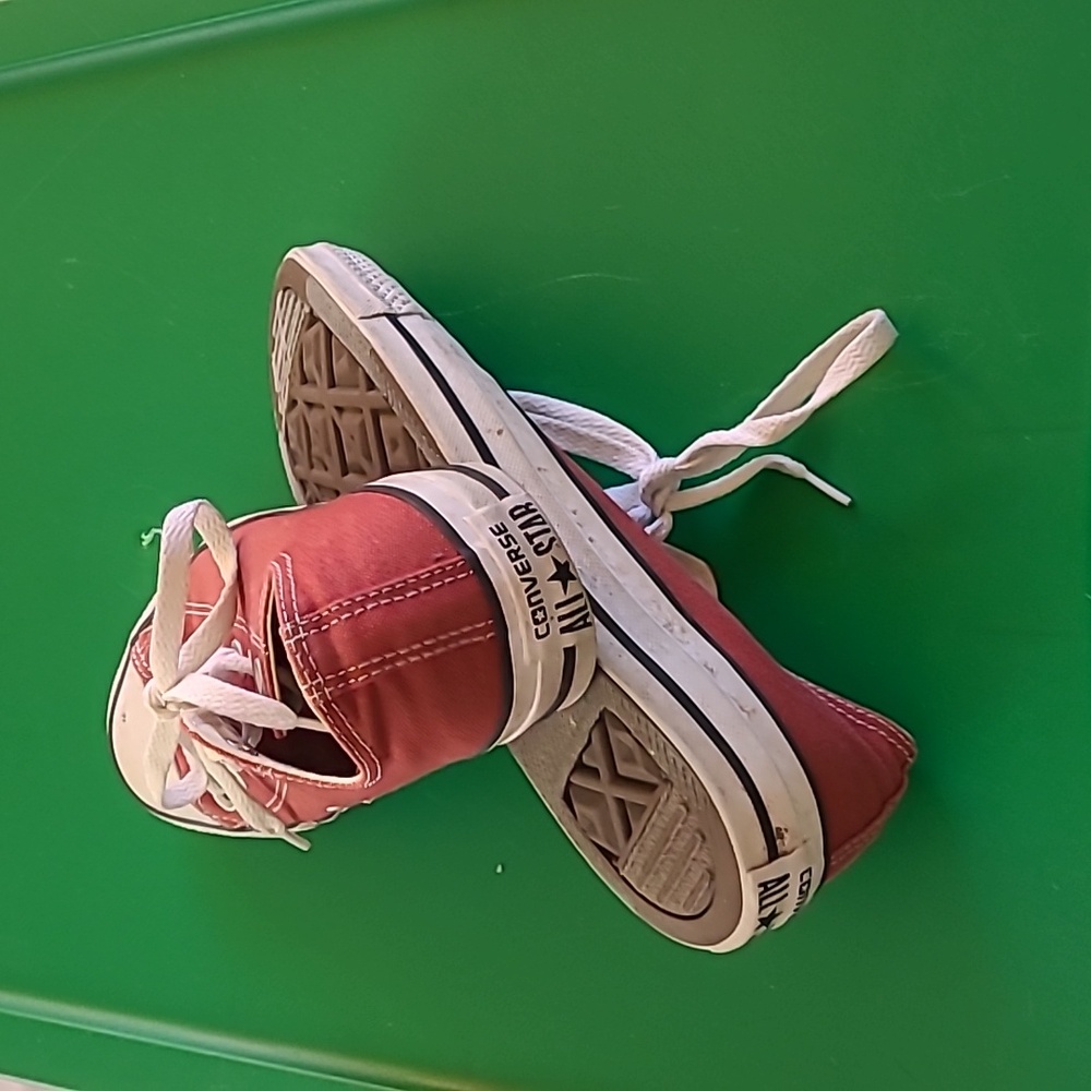 Red Converse All Stars - Picture 3 of 3